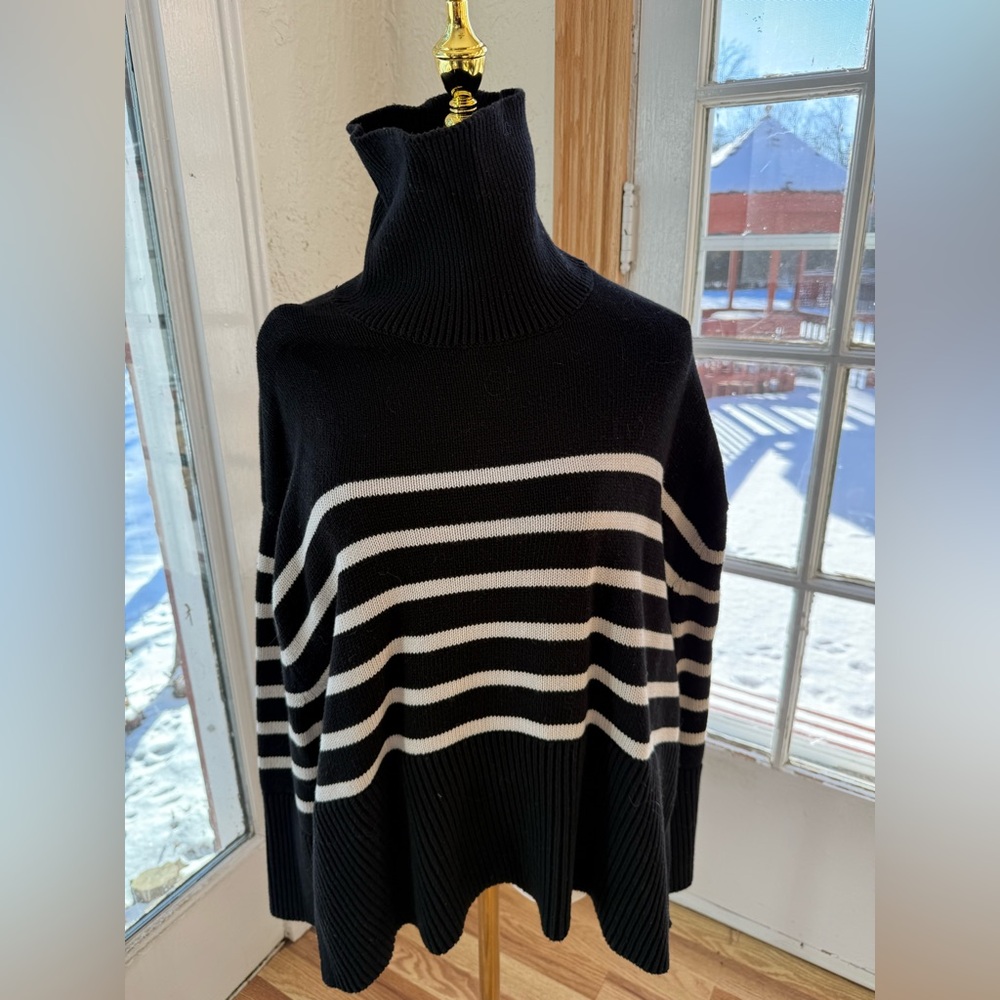 GAP cute sweater  in excellent condition. Worn Once Size M